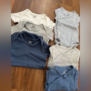 NWOT H&M Baby Bodysuit 2 sets (6 pieces)